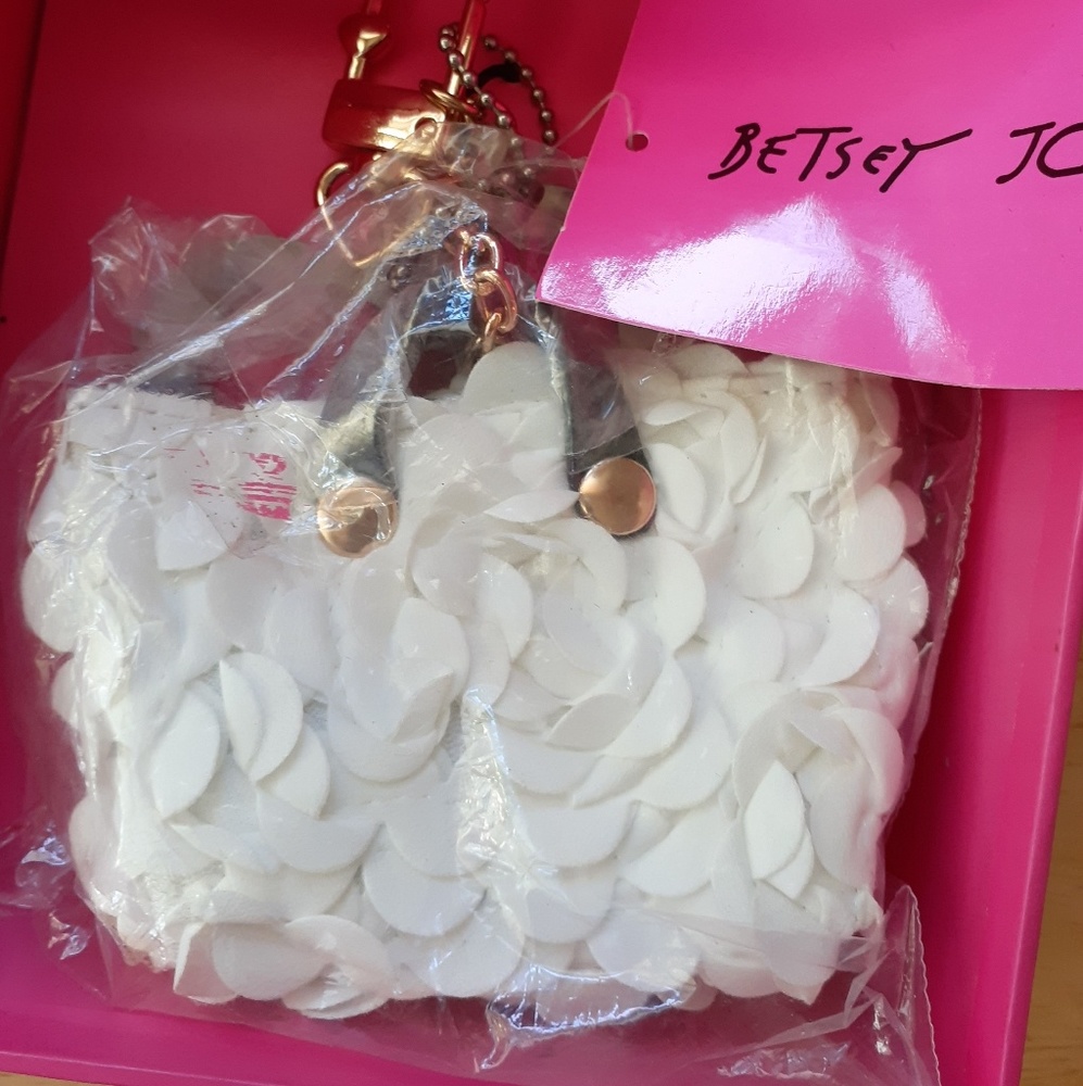 ⭐ LE Betsey Johnson mini bag charm